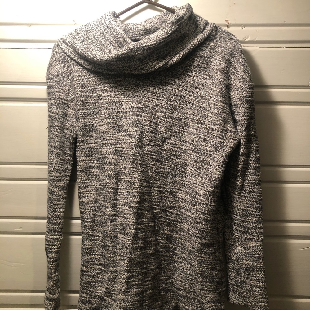 Black & white cozy sweater